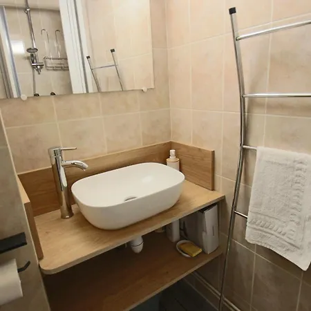 15m², Avec Terrasse Et Place De Parking *